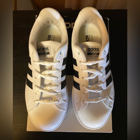 ADIDAS WHITE TENNIS SHOES. Size 5B - Picture 4 of 7
